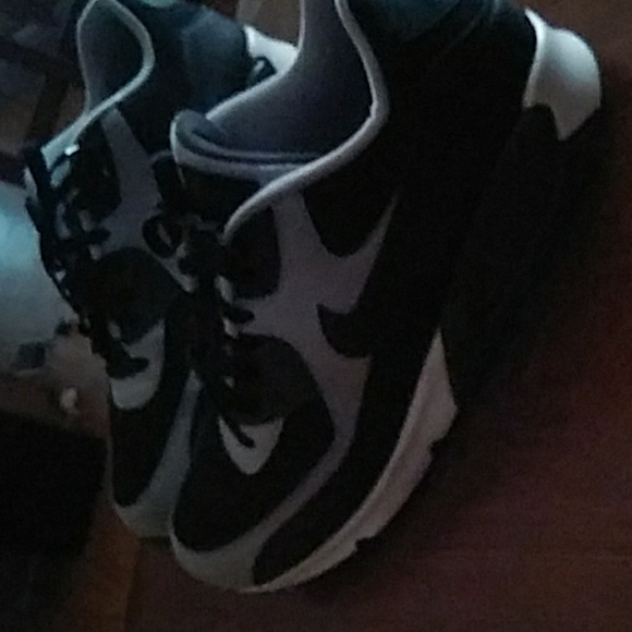 Nike Air Maxes - Picture 4 of 4